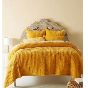 Anthropologie Kantha Twin Velvet Comforter